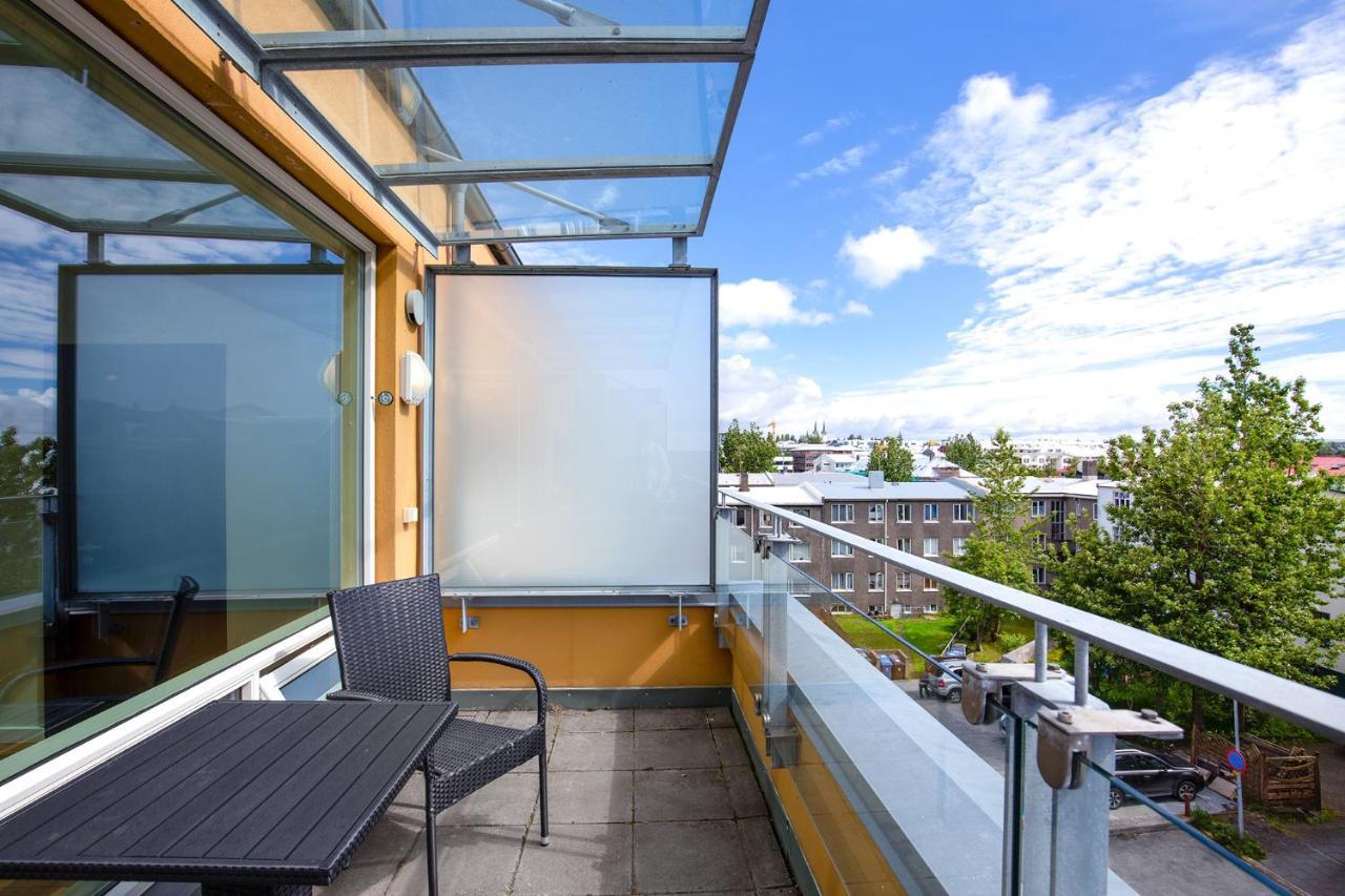 Penthouse Apartment On The Main Shopping Street Reykjavik Exterior photo
