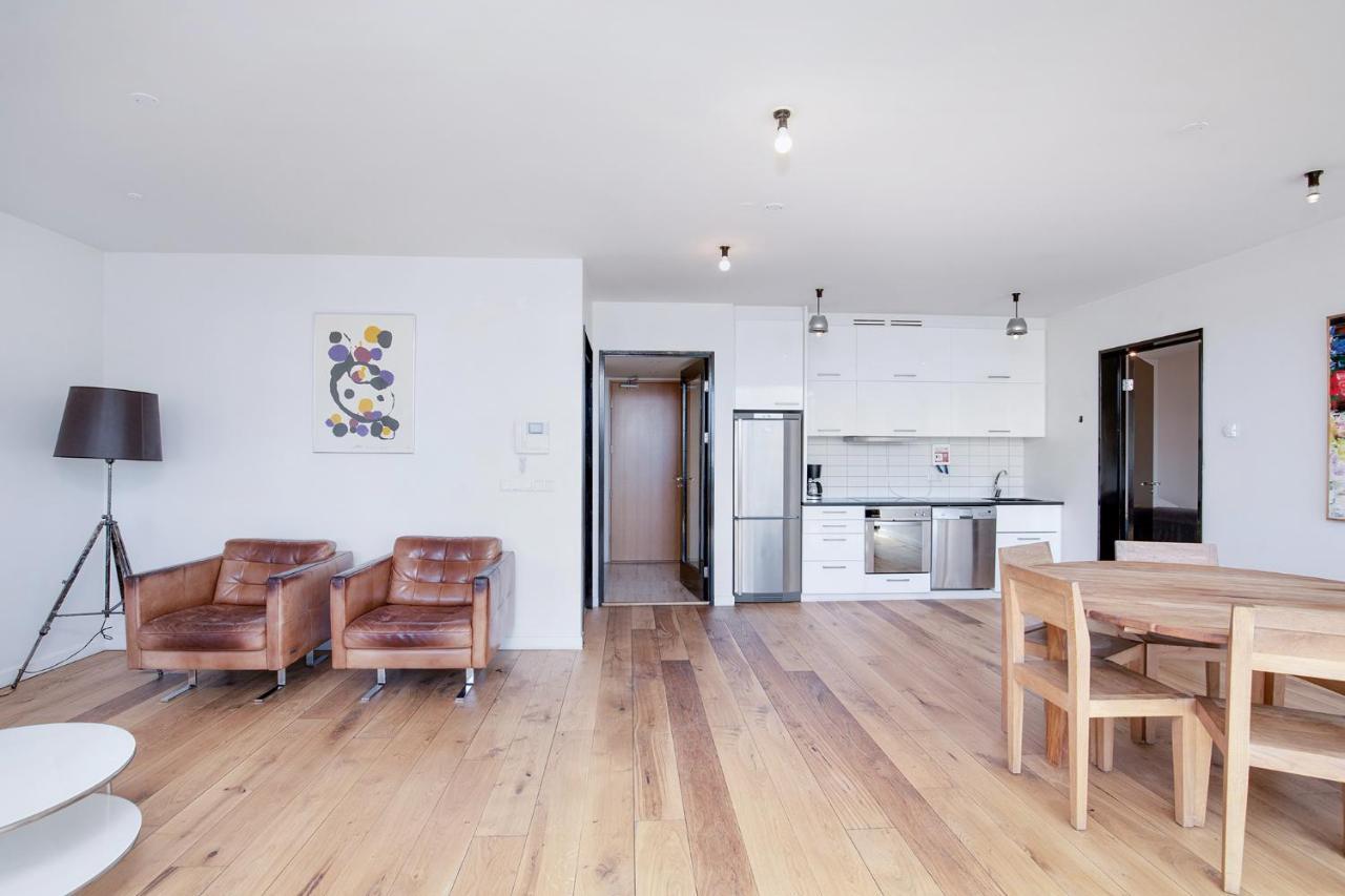 Penthouse Apartment On The Main Shopping Street Reykjavik Exterior photo